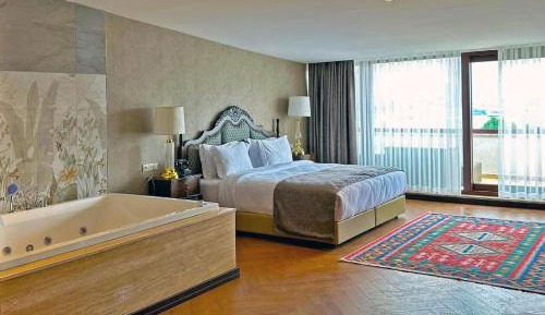 Deluxe Double Room with Balcony and Sea View