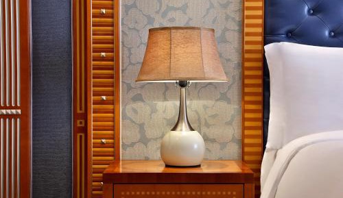 One-Bedroom Junior King Suite with City View