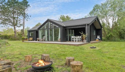 Three-Bedroom Holiday Home 