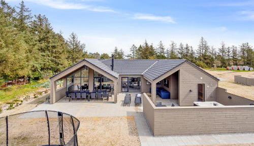 Five-Bedroom Holiday Home