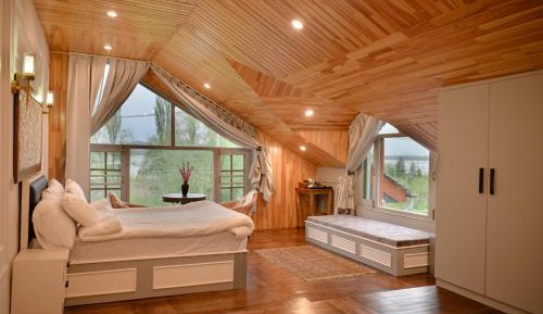 Double Room with Lake View