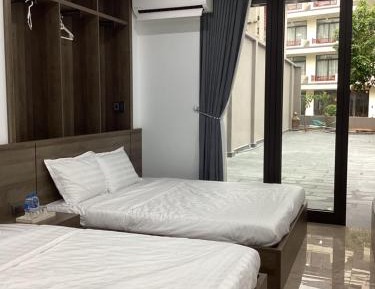 8-Bed Mixed Dormitory Room