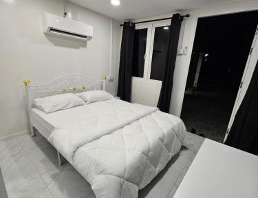 Deluxe Room (2 Adults + 1 Child)