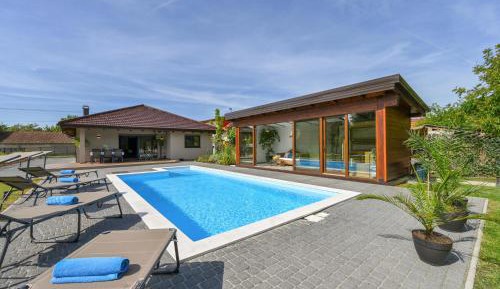 Two-Bedroom Holiday Home