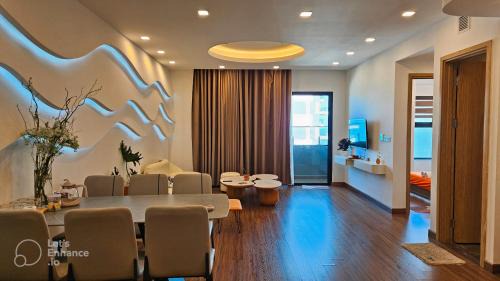 Three-Bedroom Apartment with Ocean View