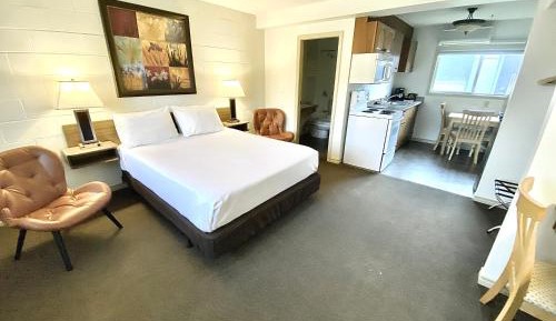 Queen Room with Kitchenette