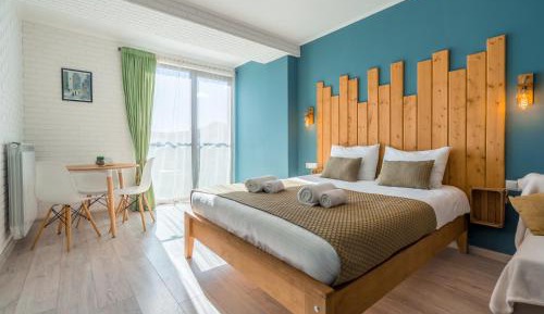 Apartment with Mountain View