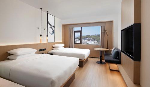 Superior Double Room with Two Twin Beds and City View