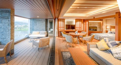 King Suite with Spa Bath