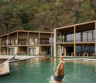 Apartment with Lake View