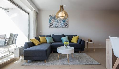 Apartment with Mountain View