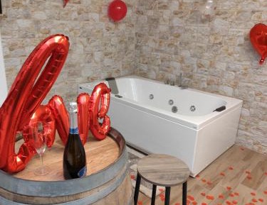 Deluxe Suite with Spa Bath