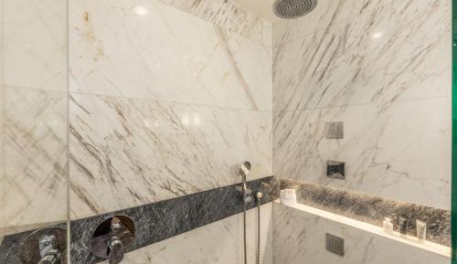 Deluxe Guest room with 1 King