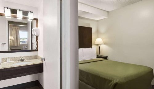 1 Queen Bed and 1 Double Bed, Studio Suite, Non-Smoking