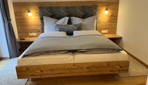 Apartment with Mountain View