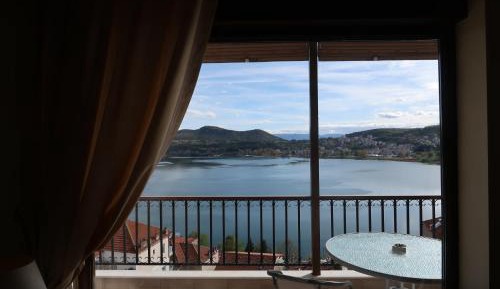 Four-Bedroom Apartment with Lake View