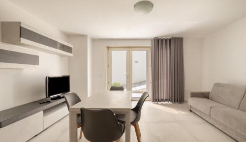 Superior One-Bedroom Apartment