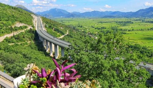 Two-Bedroom Apartment with Balcony