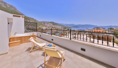 Deluxe Double Room with Balcony and Sea View