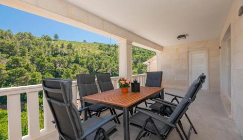 Three-Bedroom Holiday Home 