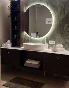 Two-Bedroom Apartment with Shower 