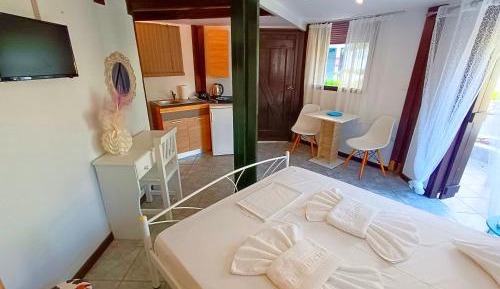 Bungalow with Garden View