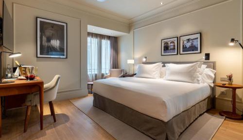 Double or Twin Room with City View