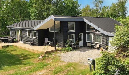 Three-Bedroom Holiday Home 