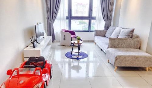 Four-Bedroom Luxury Apartment