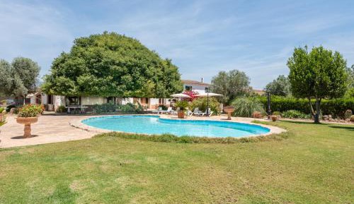 Villa with Garden View