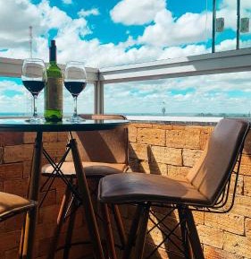Apartment with Mountain View