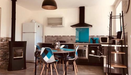 Apartment with Mountain View