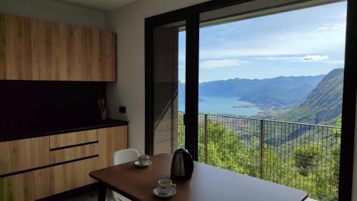 One-Bedroom Apartment with Lake View