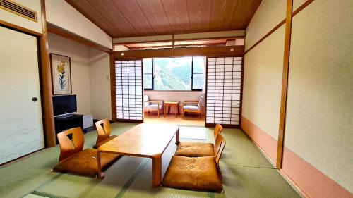 Japanese-Style Room