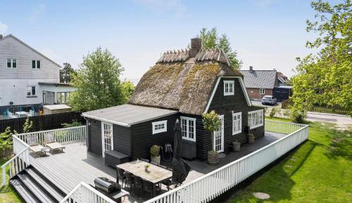 Three-Bedroom Holiday Home 