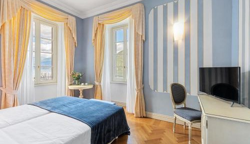 Suite with Lake View