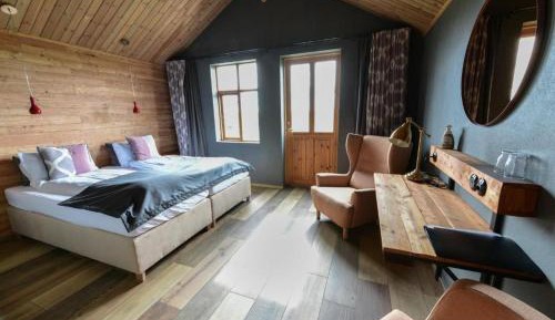 Double or Twin Room with Private Bathroom