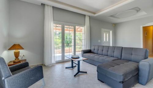 Villa with Garden View