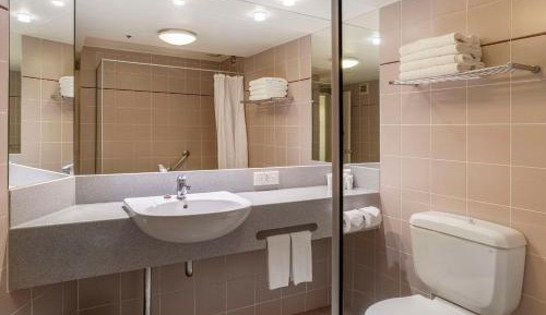 Family Room (2 Adults + 2 Children)