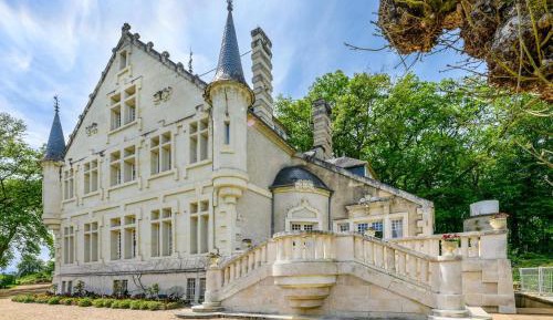 Seven-Bedroom Holiday Home