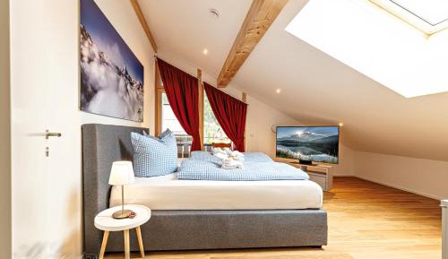 Apartment with Mountain View