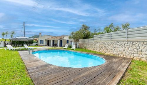 Villa with Garden View
