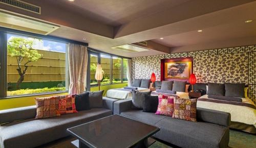 Dynasty Suite with Lounge Access