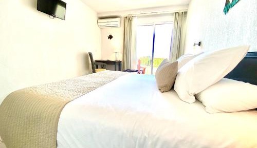 Double room with terrace and partial sea view 1st floor (King-size bed or twins) 