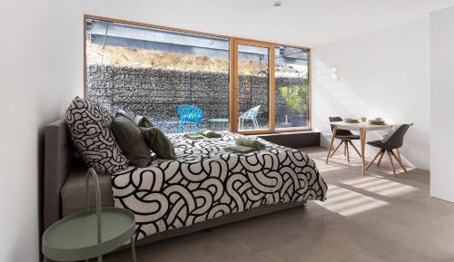 Superior One-Bedroom Apartment