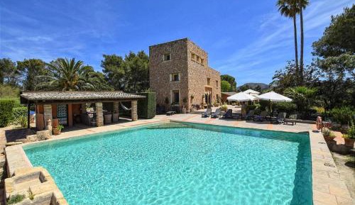 Villa with Garden View