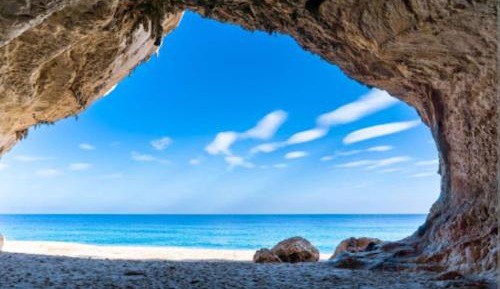 Five-Bedroom Deluxe Apartment