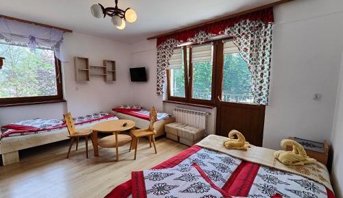 Family Room with Mountain View