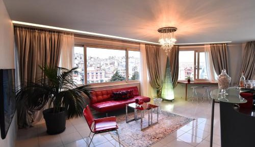 Deluxe One-Bedroom Apartment with City View