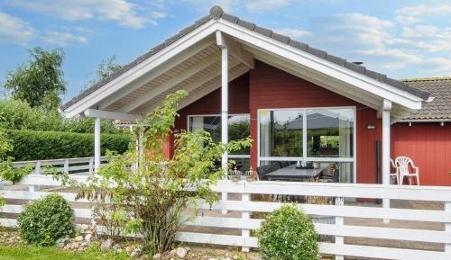 Three-Bedroom Holiday Home 